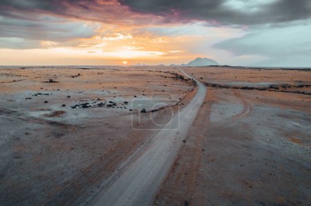 Téléchargez les photos : Coucher De Soleil Drone View of Spitzkoppe area Namib Desert, Damaraland, Namibie Afrique. Images 4k de haute qualité - en image libre de droit