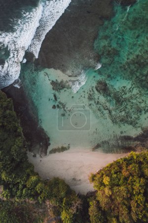 Foto de Foto aérea de Balangan Beach al atardecer, Bali, Pecatu, Uluwatu, Indonesia. Foto de alta calidad - Imagen libre de derechos
