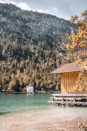 Foto de Lago Plansee, lago de montaña en Austria cerca de Alemania, Alpes bávaros. Foto de alta calidad - Imagen libre de derechos