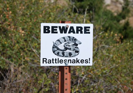 Foto de Señal de advertencia en Parque Nacional Badlands, Dakota del sur - Imagen libre de derechos