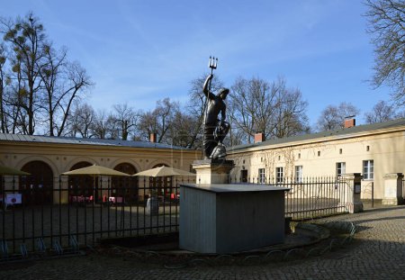 Téléchargez les photos : Historical Castle in Spring in the Neighborhood Glienicke, Zehlendorf in Berlin, the Capital City of Germany - en image libre de droit
