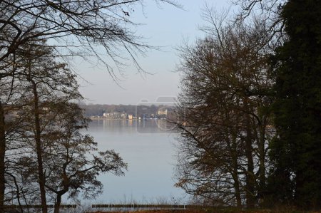 Téléchargez les photos : Landscape in Spring at the River Havel in the Neighborhood Glienicke, Zehlendorf in Berlin, the capital City of Germany - en image libre de droit