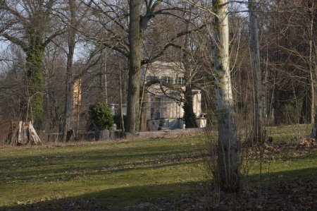 Téléchargez les photos : Park in Spring at the Historical Castle in the Neighborhood Glienicke, Zehlendorf in Berlin, the Capital City of Germany - en image libre de droit