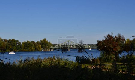 Téléchargez les photos : Panorama du pont Glienicker Bruecke, Potsdam - Berlin - en image libre de droit