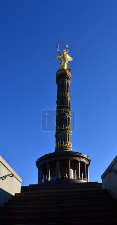 Foto de Columna de la Victoria en el Parque Big Tiergarten en Berlín, la capital de Alemania - Imagen libre de derechos