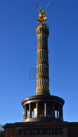 Foto de Columna de la Victoria en el Parque Big Tiergarten en Berlín, la capital de Alemania - Imagen libre de derechos