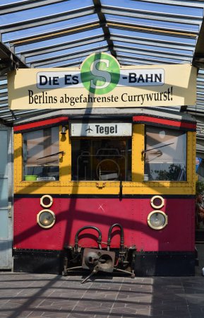 Téléchargez les photos : Historique Ess Bahn à l'ancien aéroport international dans le quartier Tegel à Berlin, la capitale de l'Allemagne - en image libre de droit