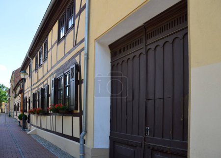 Foto de Edificios históricos en el casco antiguo de Woerlitz, Sajonia - Anhalt - Imagen libre de derechos