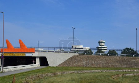 Téléchargez les photos : Ancien aéroport international dans le quartier Tegel à Berlin, la capitale de l'Allemagne - en image libre de droit