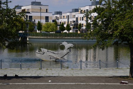 Téléchargez les photos : Bâtiments modernes dans le port du quartier Tegel à Berlin, la capitale de l'Allemagne - en image libre de droit