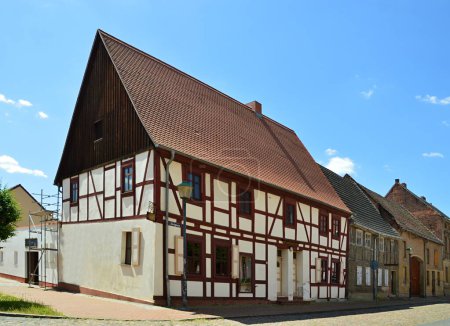 Foto de Edificio histórico en el casco antiguo de Woerlitz, Sajonia - Anhalt - Imagen libre de derechos