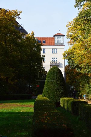 Park im Herbst im Stadtteil Friedrichshain in Berlin, der Hauptstadt Deutschlands