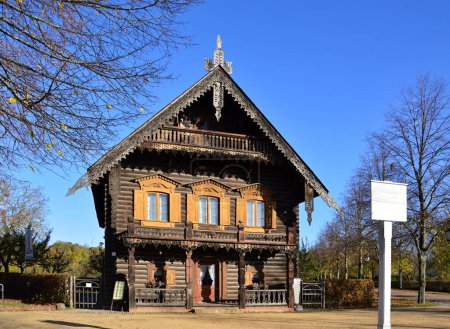Casa de madera en la colonia rusa de Potsdam, la capital de Brandeburgo
