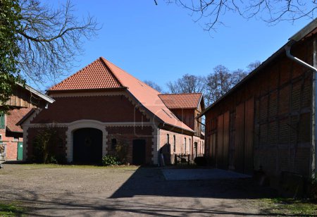 Historischer Bauernhof im Frühling im niedersächsischen Altenboitzen