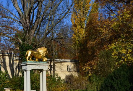 Téléchargez les photos : Château historique et parc Glienicke à Berlin, la capitale de l'Allemagne - en image libre de droit