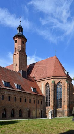 Église historique dans la vieille ville de Brandebourg au bord de la rivière Havel