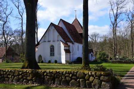 Historische Kirche im Dorf Meinerdingen, Walsrode, Niedersachsen