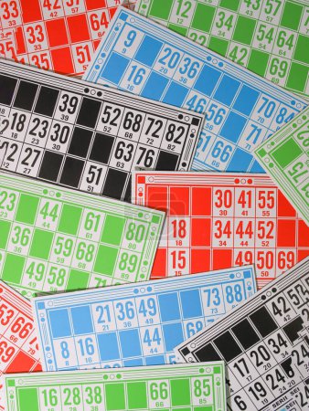 Foto de Juego de lotería con cartas de diferentes colores - Imagen libre de derechos