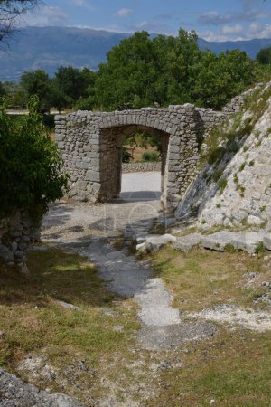 Foto de Ruinas de antiguas ruinas romanas de la antigua ciudad de cuenca en España - Imagen libre de derechos