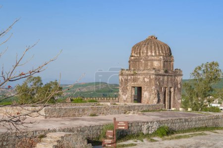 Ruinen von Rani Mahal, Ein alter historischer Palast in Rohtas Fort Jhelum Punjab Pakistan, altes Denkmal des indischen Erbes und alte Architektur