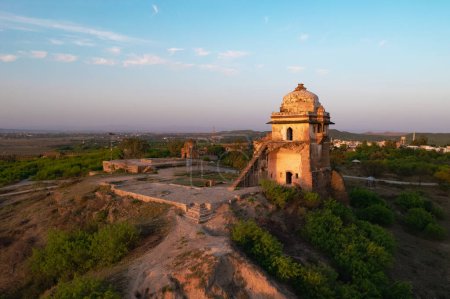 Rohtas fort Jhelum Punjab Pakistan. Luftaufnahme der Ruinen einer alten Villa und Denkmal in historischen Rohtas Fort, das indische Erbe und Vintage-Architektur zeigt
