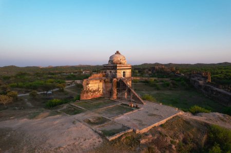 Rohtas fort Jhelum Punjab Pakistan. Luftaufnahme der Ruinen einer alten Villa und Denkmal in historischen Rohtas Fort, das indische Erbe und Vintage-Architektur zeigt