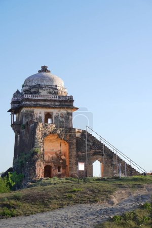 Rohtas Fort Jhelum Punjab Pakistán. Ruinas de Haveli Maan Singh, una antigua mansión y monumento en la fortaleza histórica de Rohtas que muestra la herencia india y la arquitectura vintage