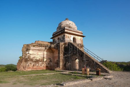 Rohtas fort Jhelum Punjab Pakistan. Ruinen von Haveli Maan Singh, einem antiken Herrenhaus und Denkmal im historischen Rohtas-Fort, das indisches Erbe und historische Architektur zeigt