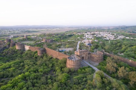 Ruinas del fuerte de Rohtas Jhelum Punjab Pakistán que muestra la antigua historia india y mogol, el patrimonio y la arquitectura vintage.