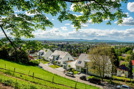 Téléchargez les photos : Panorama panoramique Vue sur le quartier Herdern à Fribourg - en image libre de droit