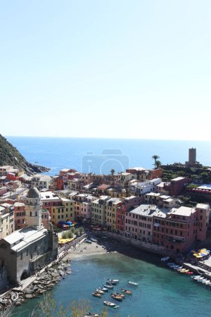 Téléchargez les photos : Photo Cinque Terre vue du sentier entre Monterosso et Veranzza - en image libre de droit