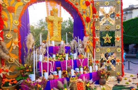 Foto de Un colorido altar de los muertos en el día de los muertos en México - Imagen libre de derechos