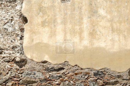 Eine alte Wandstruktur mit abgebrochenem Putz und Platz für Text