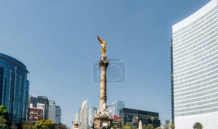 Engel der Unabhängigkeit, Denkmal des Unabhängigkeitskrieges in Mexiko-Stadt im Hintergrund