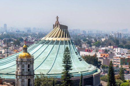 Un dôme de la basilique de Santa Maria de Guadalupe au Mexique et espace pour le texte