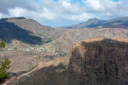 Téléchargez les photos : Haut sur les montagnes de l'île de Gran Canaria en Espagne - en image libre de droit