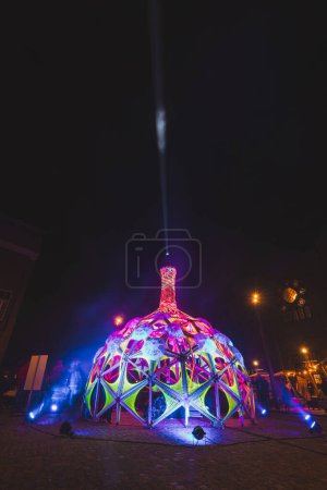 Téléchargez les photos : 13.11.2023 - Glow festival v Eindhoven, Pays-Bas. Festival d'art léger dans les rues de la ville. Magnifique spectacle de lumière avec des créations artistiques uniques. - en image libre de droit