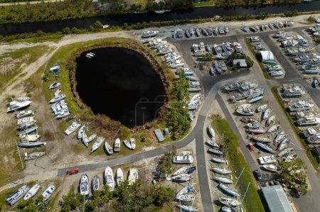 Bootsstation im Küstengebiet Floridas durch Hurrikan zerstört Folgen von Naturkatastrophen.