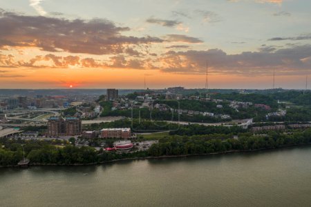 Cincinnati, Ohio Mount Adams Wohnviertel bei Sonnenuntergang.