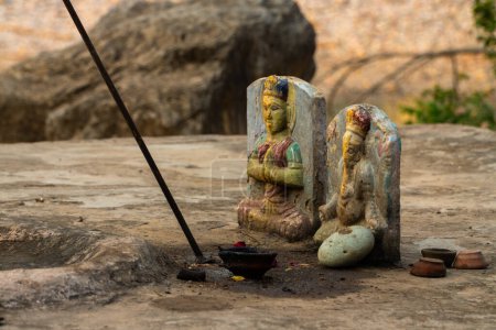 Yoga et méditation et secret de l'hindouisme shiva linga, vallée de montagne rishikesh uttarakhand Inde  