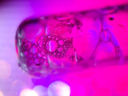 Téléchargez les photos : Macro bulles de savon colorées forme dégradé abstrait fond bleu rose - en image libre de droit