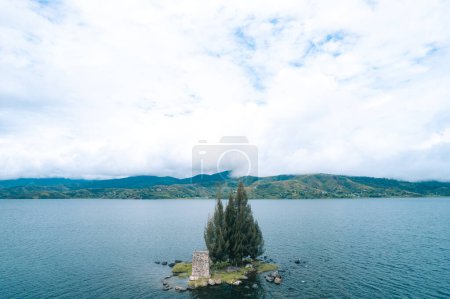 Foto de Vista aérea de Pulau Indah, los lagos gemelos (Danau Kembar) Alahan Panjang, Solok Regency, West Sumatra - Imagen libre de derechos