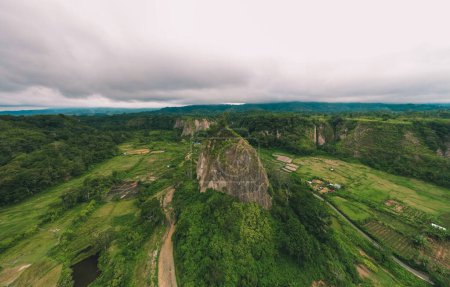 Téléchargez les photos : Vue Aérienne De Tabiang Takuruang - Sianok Valley Bukittinggi City. - en image libre de droit