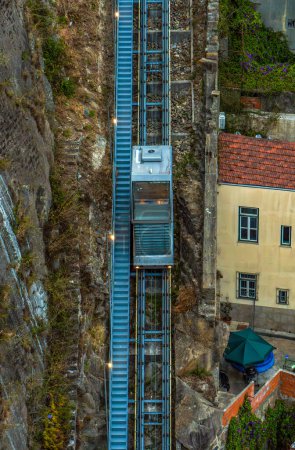 Guindais Funicular going up the rails of the hill with its pictu