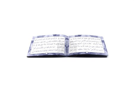 Foto de A small book of dhikr which contains Kursi verses from Surah Al Baqarah verses 255 and 256. - Imagen libre de derechos