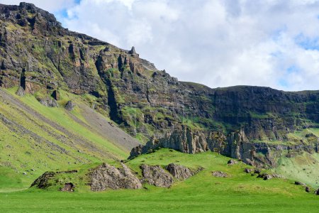 Foto de Vista panorámica de la cascada, la cascada más grande de Skogar, ruta Golden Circle, Islandia, Europa - Imagen libre de derechos