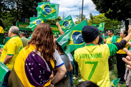 Foto de Brazil. Nov 02, 2022. Supporters of President Bolsonaro perform an act in front of the Barracks of War Shooting in Marliia, SP. Demand for Federal Intervention against the democratic election of Lula - Imagen libre de derechos