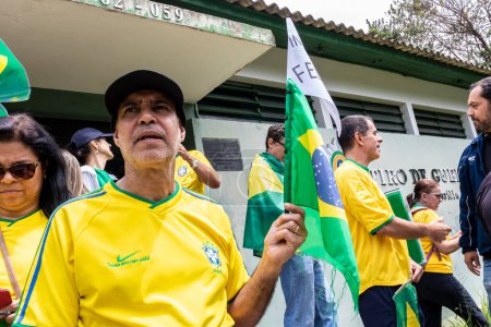 Foto de Brazil. Nov 02, 2022. Supporters of President Bolsonaro perform an act in front of the Barracks of War Shooting in Matilia, SP. Demand for Federal Intervention against the democratic election of Lula - Imagen libre de derechos