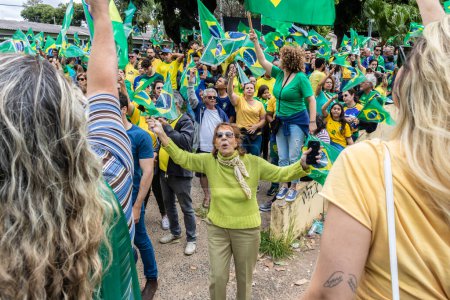 Foto de Brazil. Nov 02, 2022. Supporters of President Bolsonaro perform an act in front of the Barracks of War Shooting in Marliia, SP. Demand for Federal Intervention against the democratic election of Lula - Imagen libre de derechos