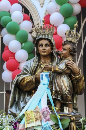 Foto de Sao Paulo, Brazil, August 19, 2007. Procession of the traditional feast dedicated to Our Lady of Achiropita, Bixiga in the neighborhood of Sao Paulo. Brazil - Imagen libre de derechos